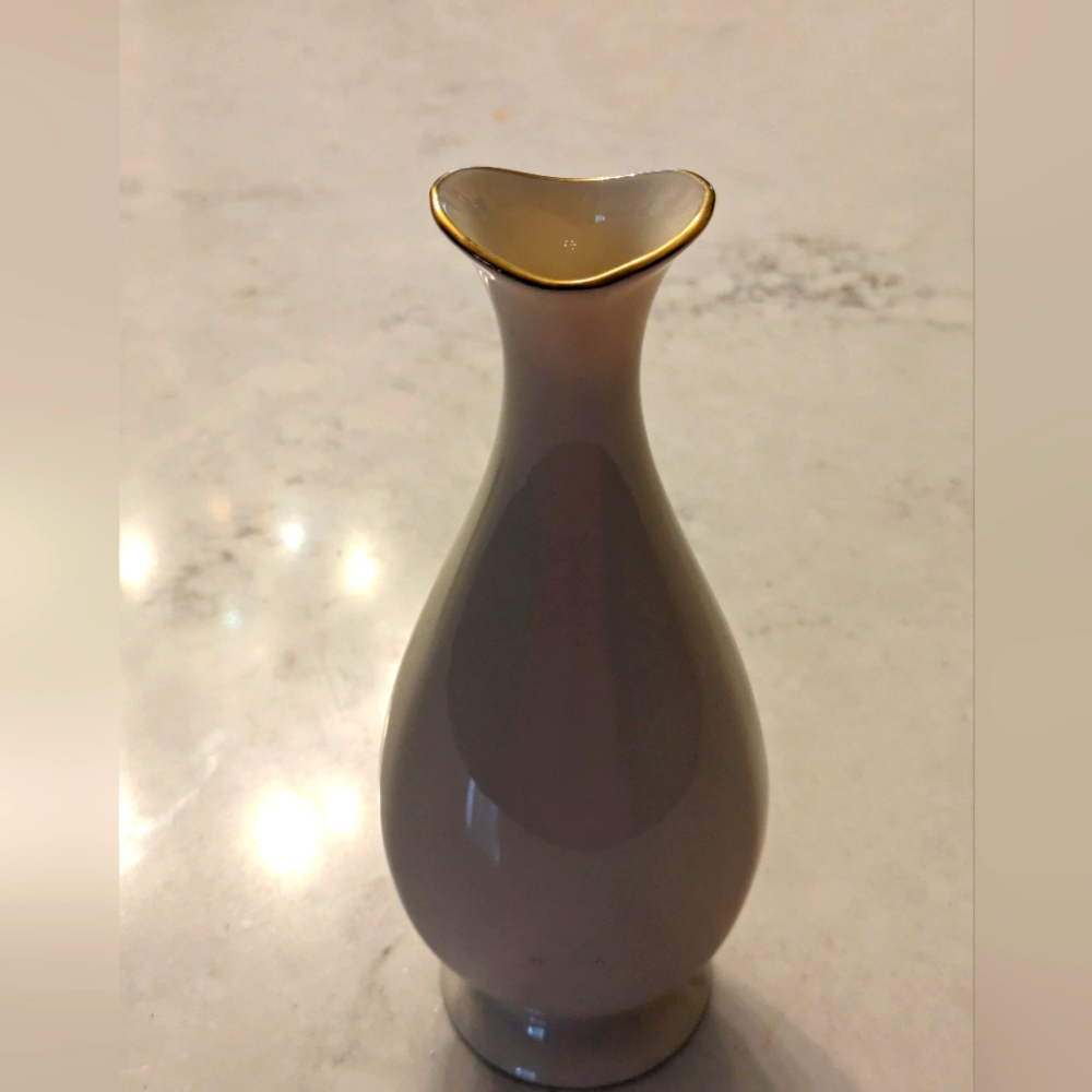 Porcelain Vase 7.1"